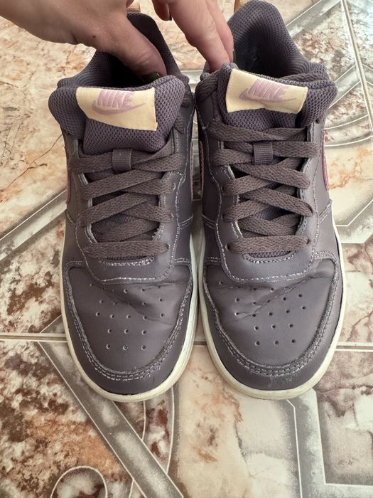 Отдам женские оригинальные кросмовки