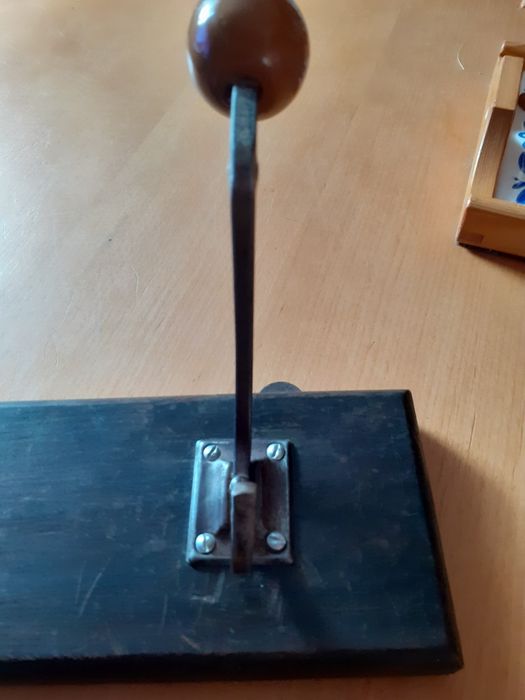 Stary wieszak trzy ramienny o dl.50 /10 cm. Ladny dodatek dekoracyjny