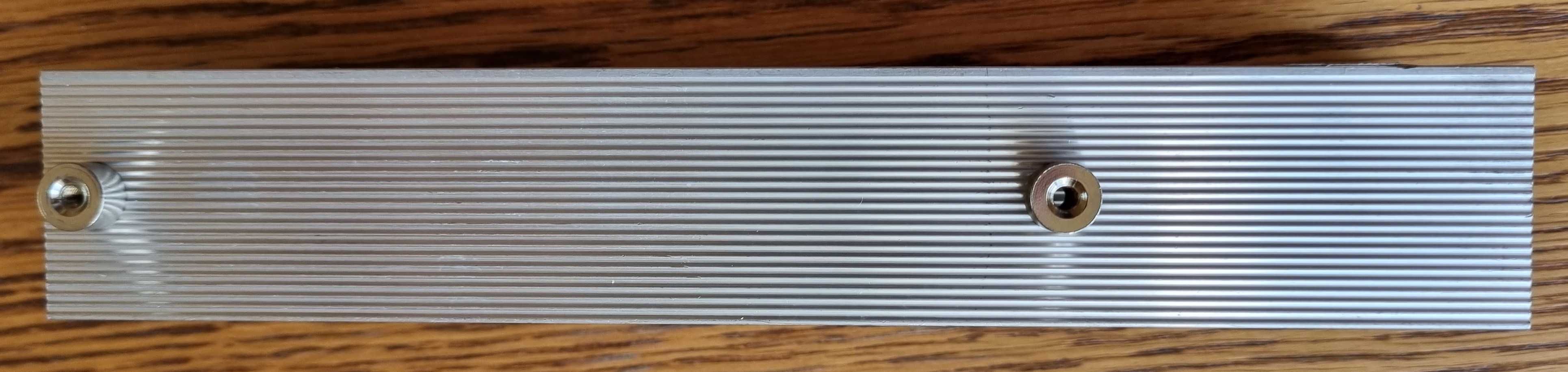 Radiator: 17,4 cm x 3 cm x 3,4 cm