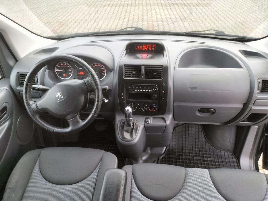Peugeot Expert Long 6 osobowy