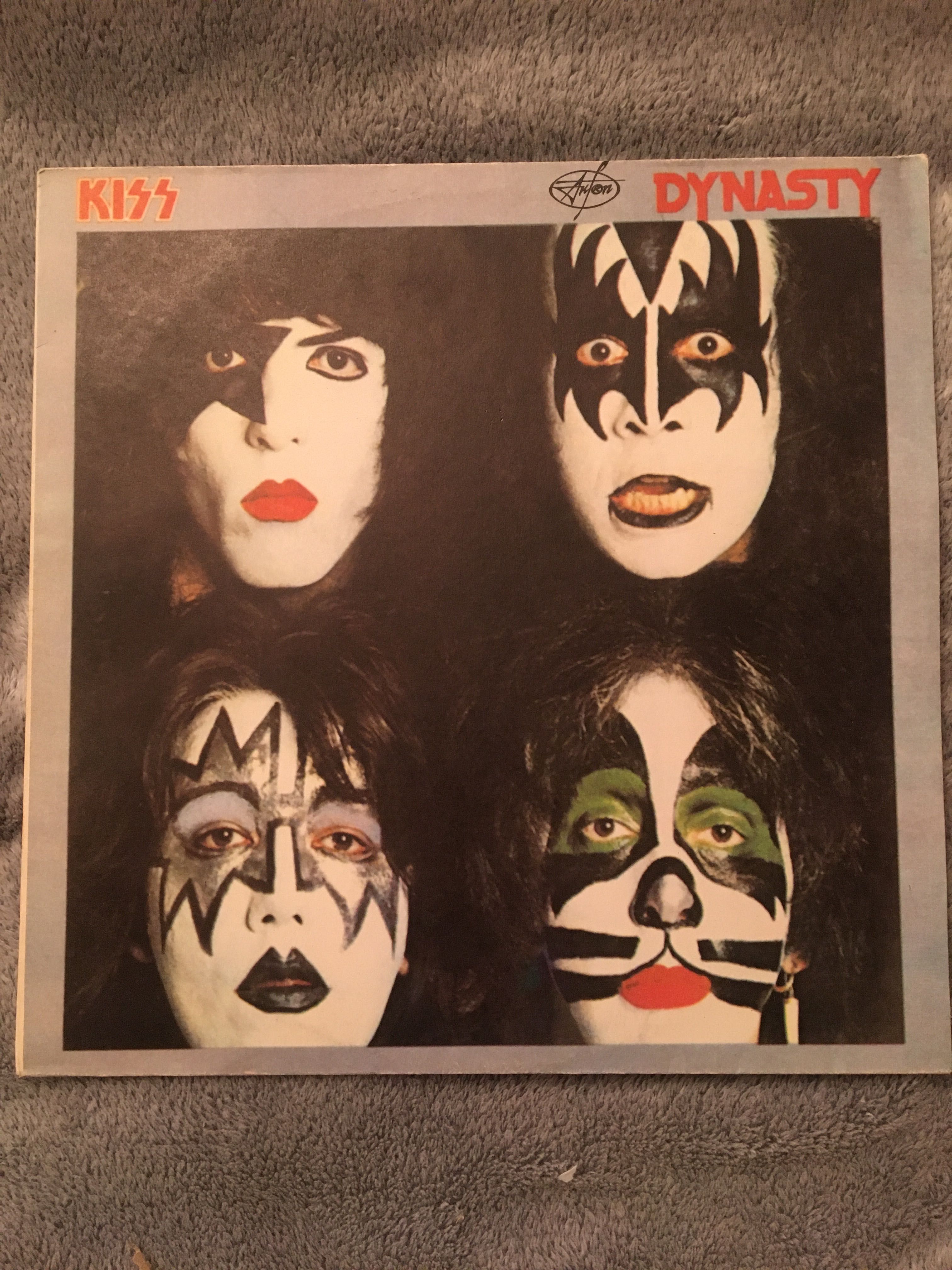 Kiss – Dynasty лейбл  Antrop  пластинка