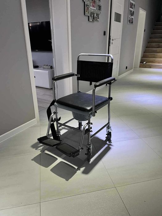 Przenośne WC na wózku