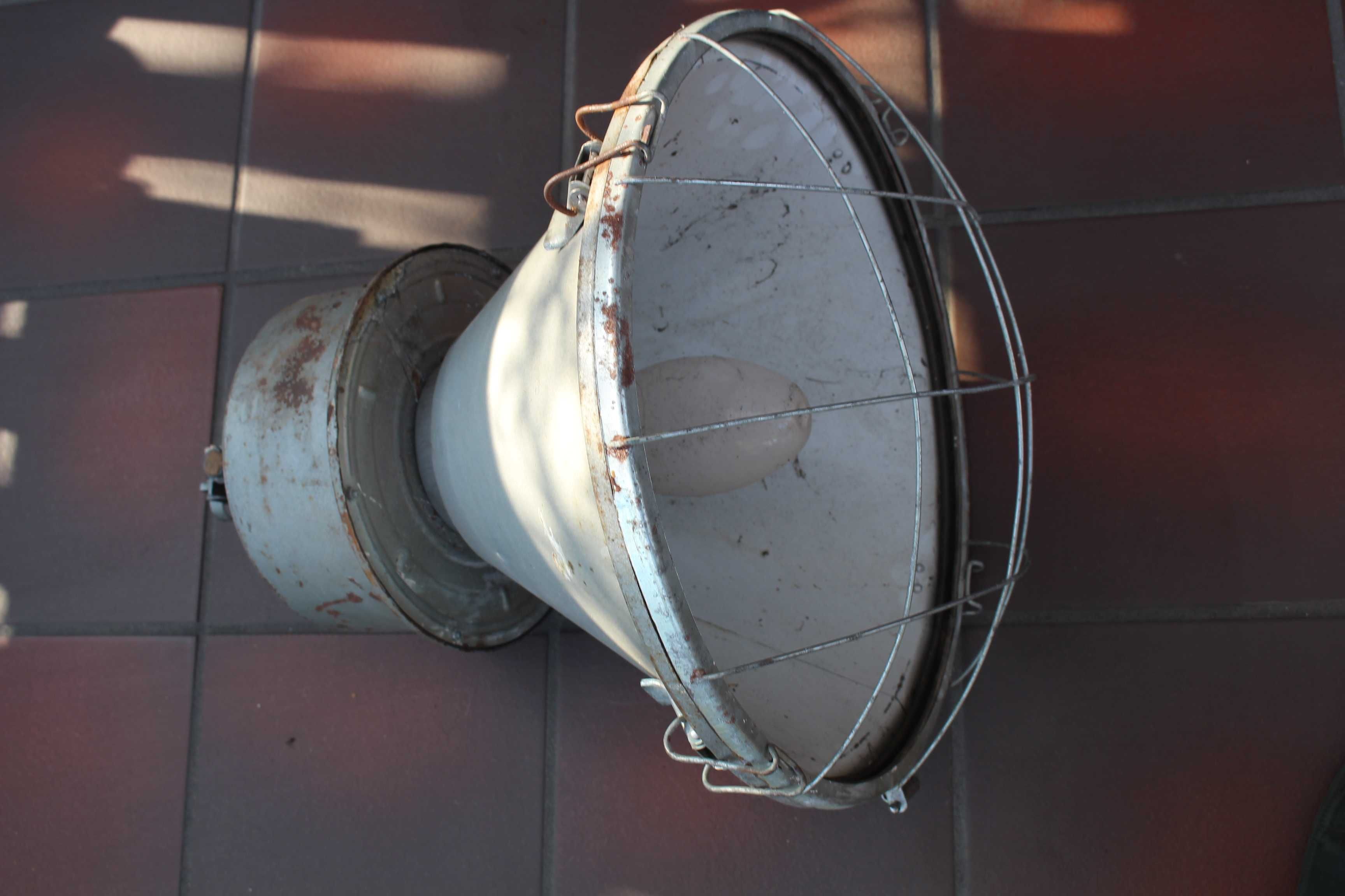 stara lampa przemysłowa prl