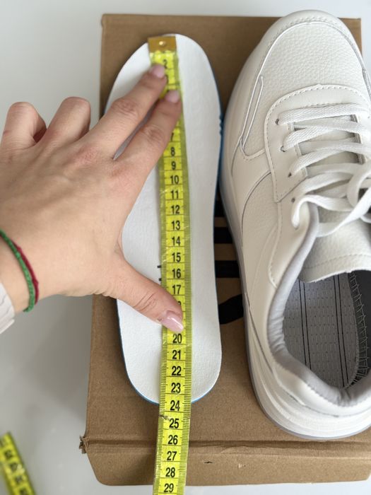 Кросівки білі натуральна шкіра 36-23,5см