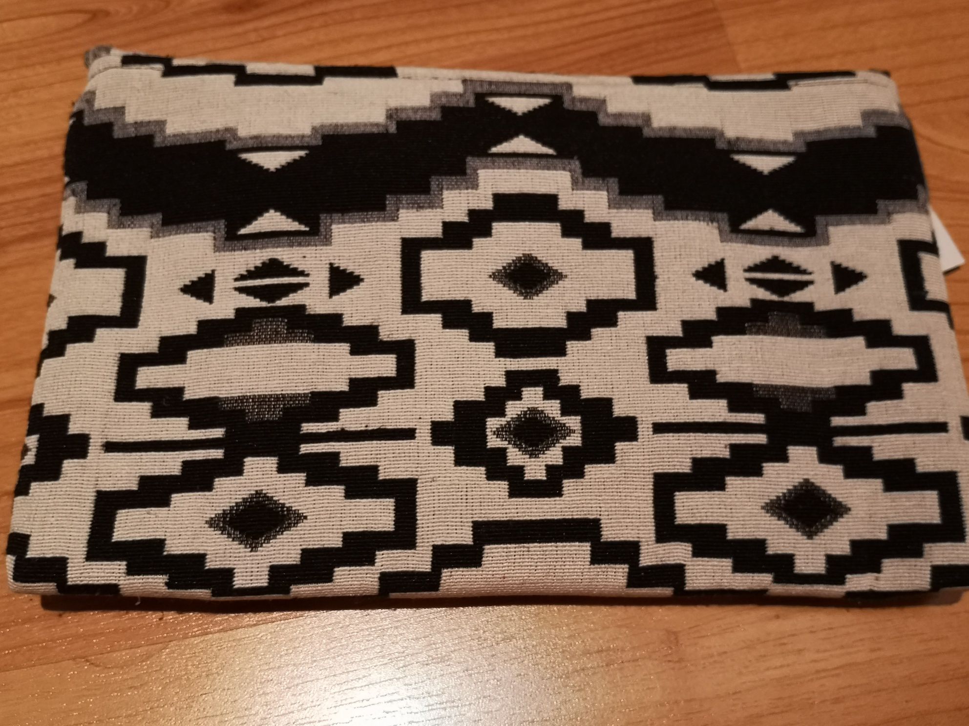 Mala/Bolsa NOVA com motivos étnicos, da marca "Blanco"