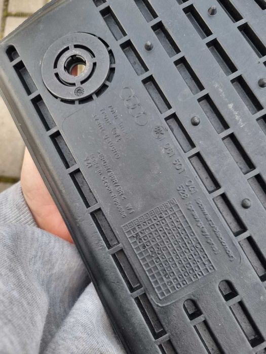 Dywaniki wycieraczki gumowe Audi A4B8