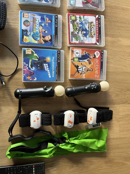 PS3 Excelente Estado c/ 2 comandos + Move Fitness, SingStar e Jogos