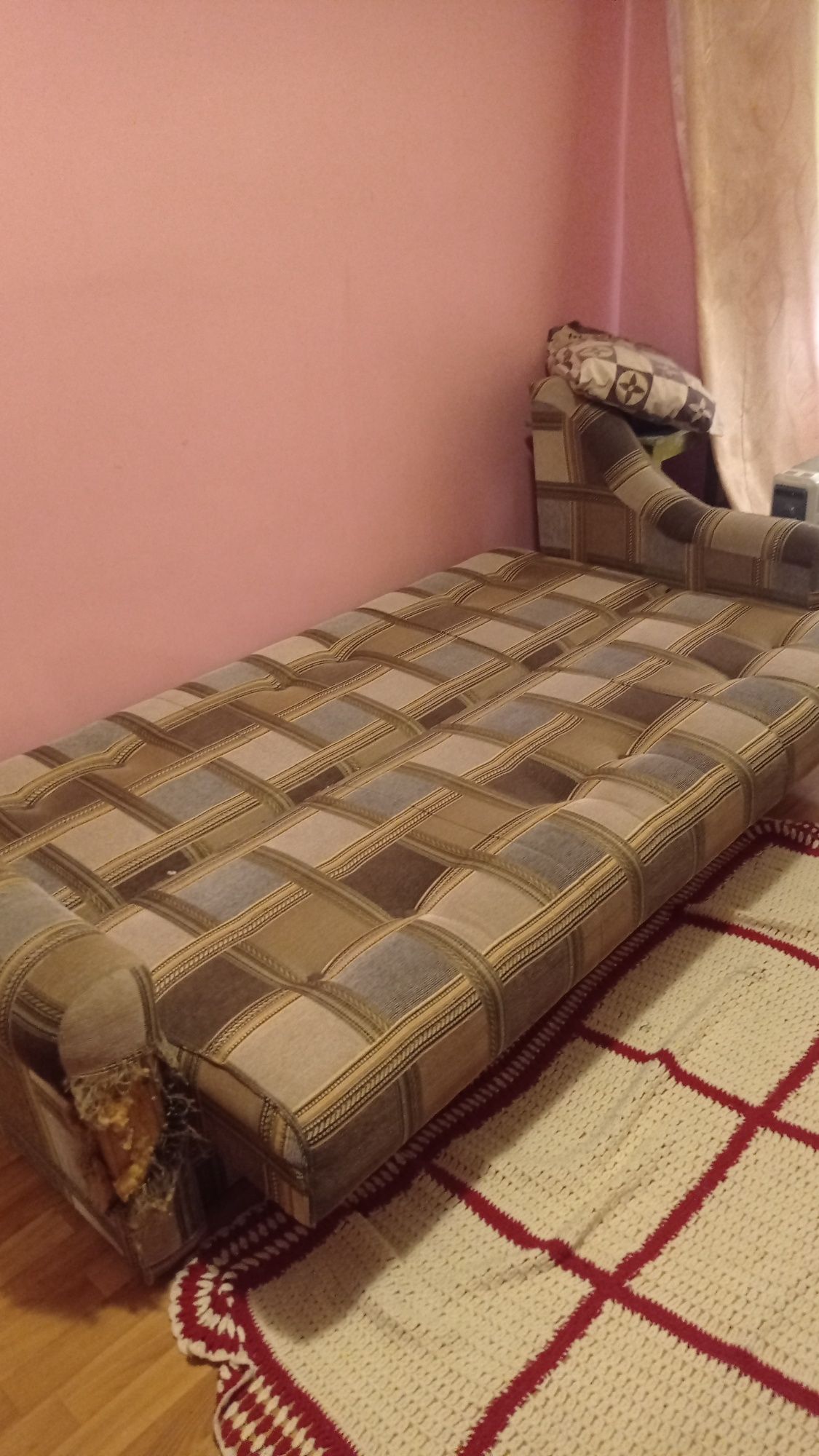 Кровать диван не продавлен
