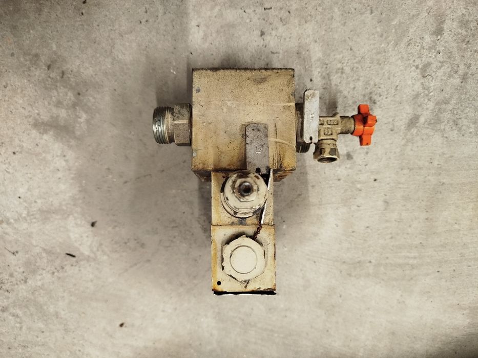 Rozdzielacz hydrauliczny 24V