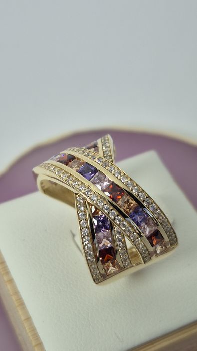 Nowy złoty pierścionek szeroki sygnet kolorowe cyrkonie okazały p. 585