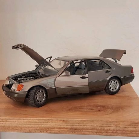 Масштабна модель 1/24 Schabak Mercedes Benz 600 SEL