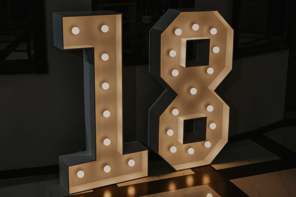 Świecący napis, cyfry 18 LED, dekoracja