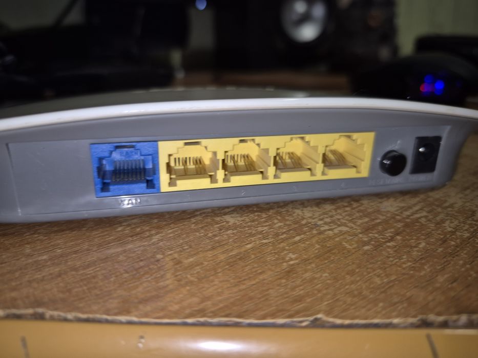 Роутер Tenda W268R, б/в