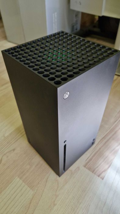 Konsola Microsoft Xbox Series X 1TB RRT-00010 + 2 pady + voucher