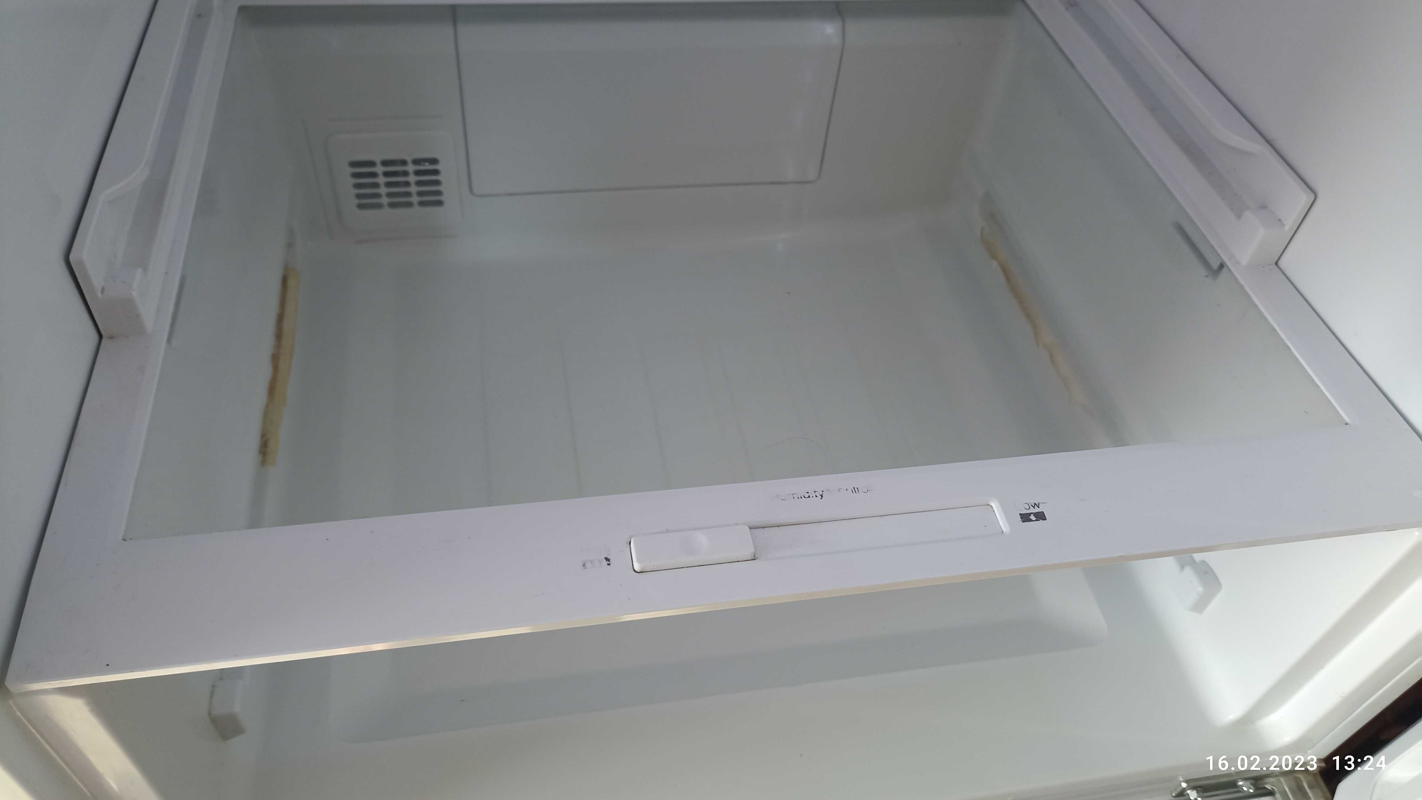 Продам холодильник КАНДІ 70 СМ!!! Брак лише в районі шухляд.Не у всіх.