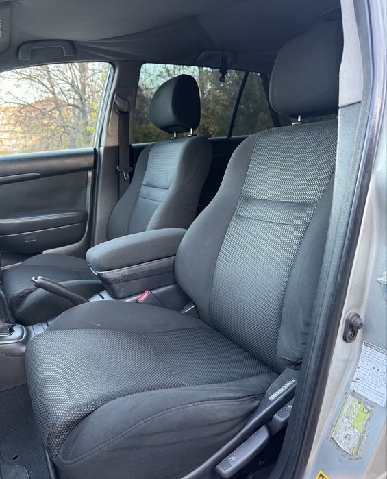 Toyota Avensis 2,0d механіка дизельний універсал в гарному стані