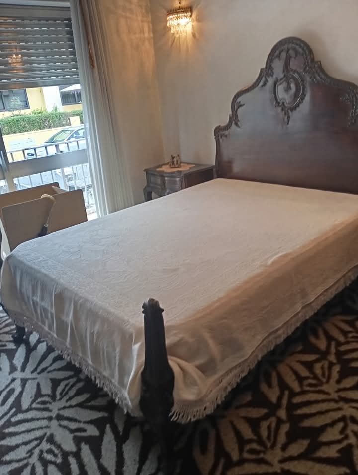 Vendo esta cama muita bonita bom estado