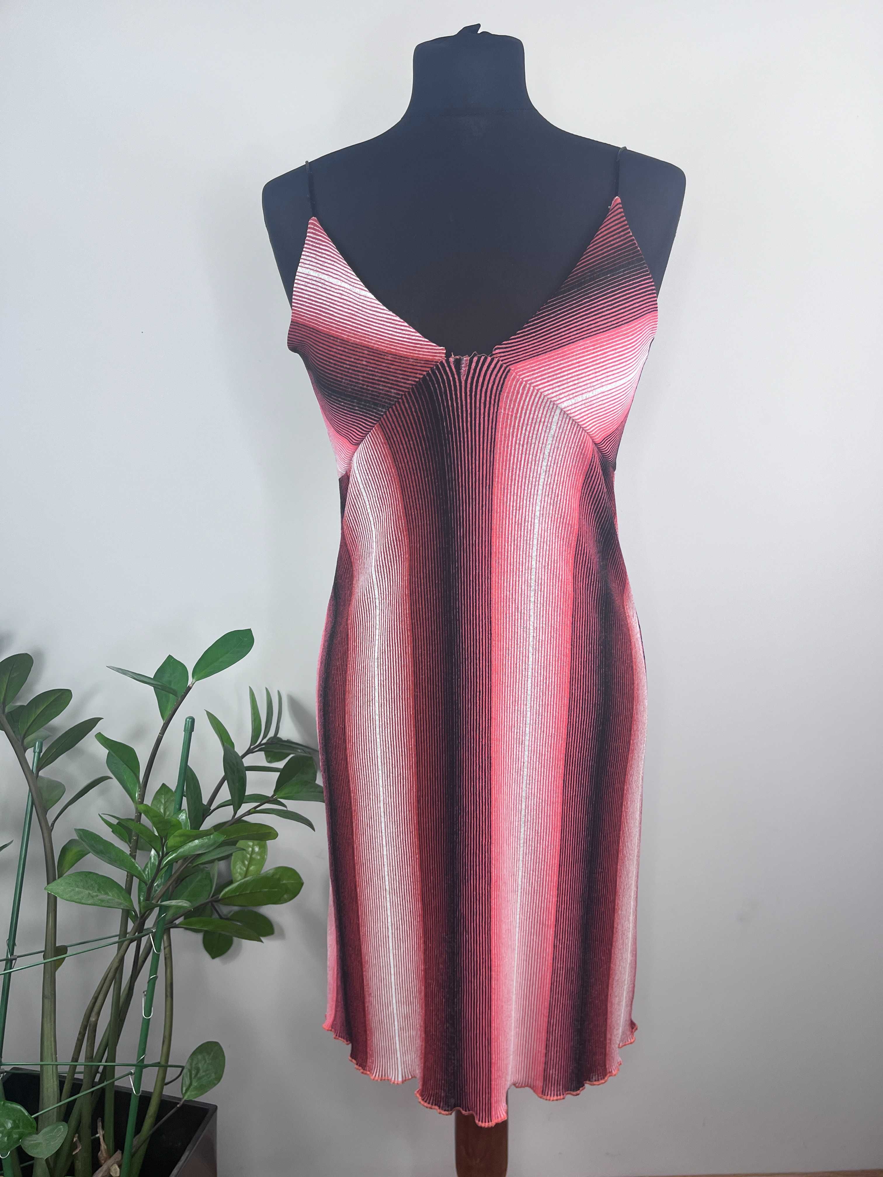 Kolorowa wzorzysta sukienka letnia na ramiączkach w paski rozmiar M/L