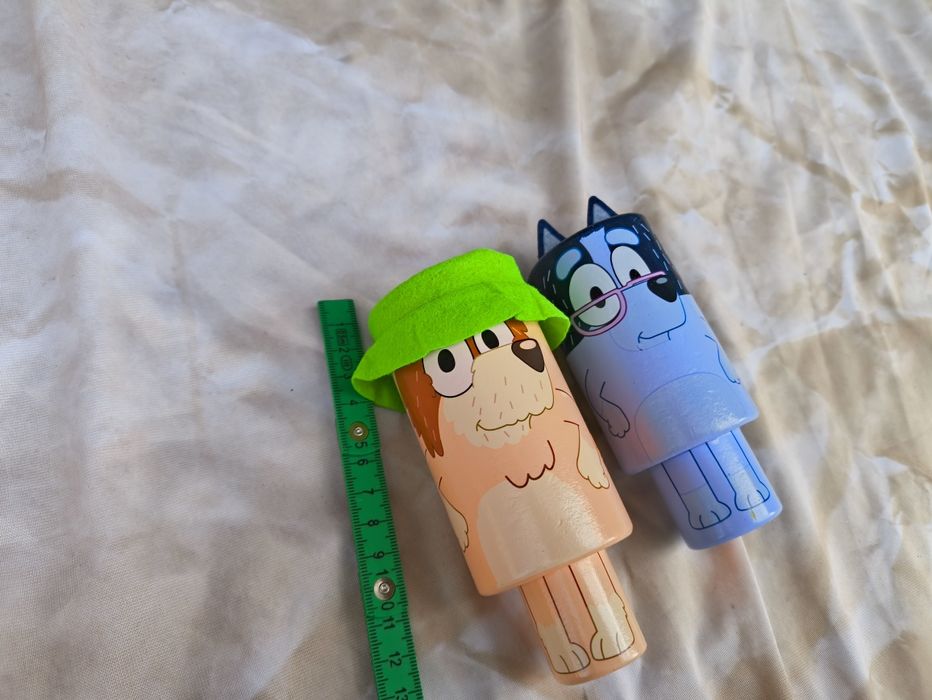 Zestaw drewnianych zabawek figurki bluey