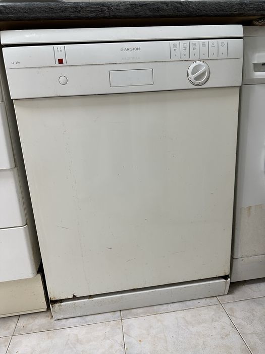 Máquina de lavar loiça Ariston