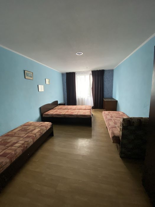 Комерційне приміщення 740 м2 з власною землею