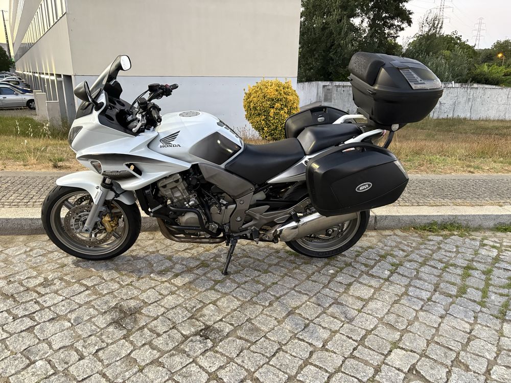 HONDA CBF 1000 ( 3 malas de viagem ) Ano de 2009