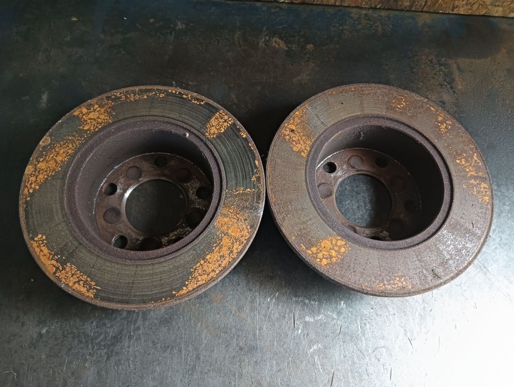 Tarcze hamulcowe tył tylne Audi A6 C5 rok 2001 diesel 2.5 TDI
