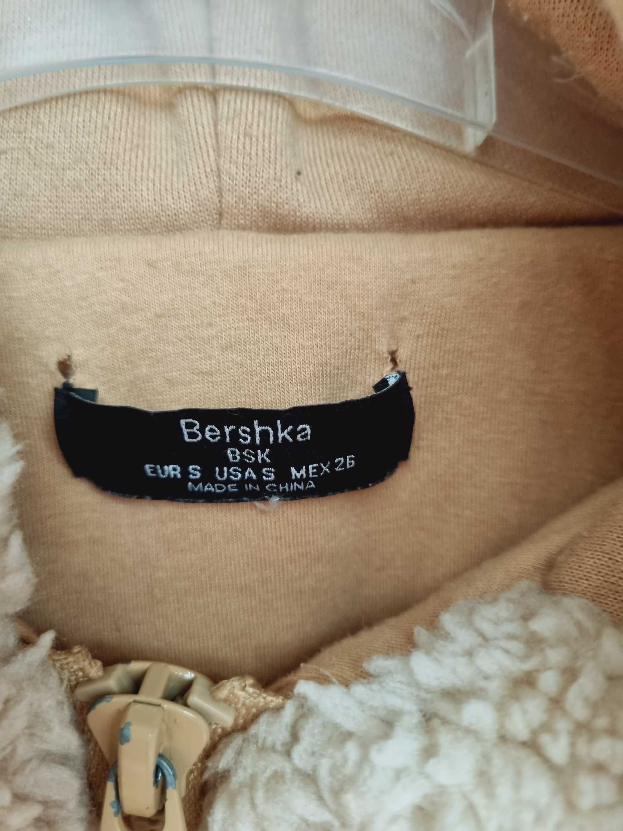 Kurtka futerko Bershka r. S