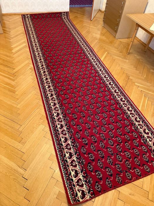 Chodnik bordowy piękny