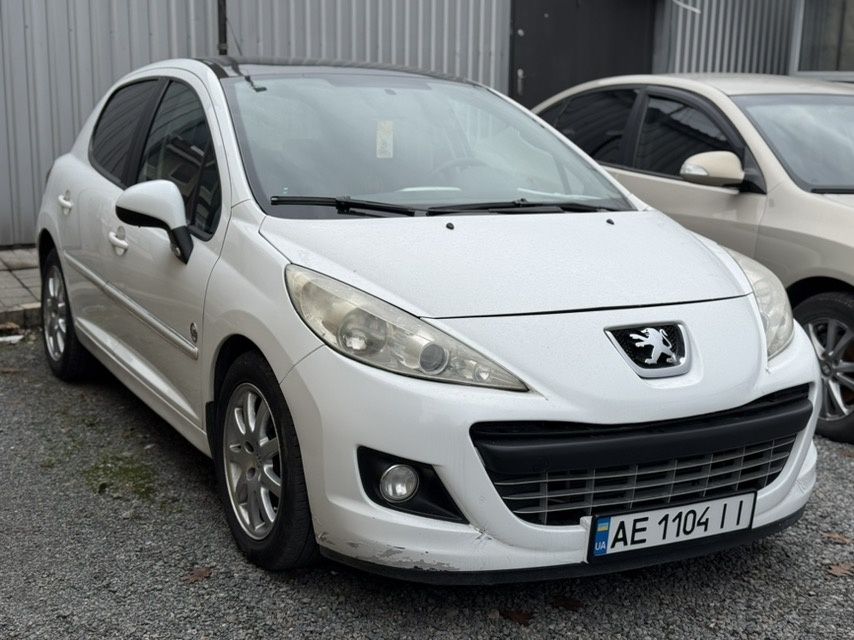 Продам Peugot 207 1.6 дизель 2010
