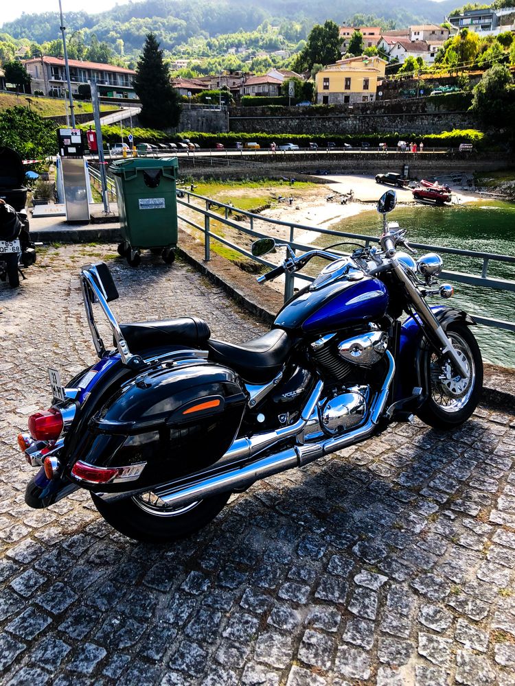 Suzuki intruder velusia 800