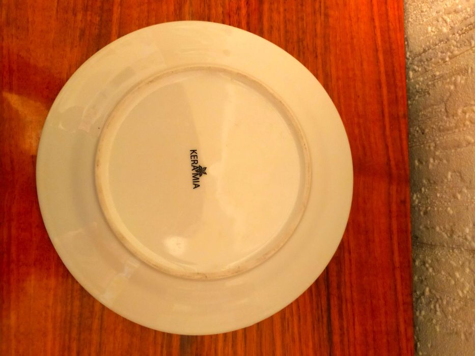 Пионы. Черная тарелка. Тарелка, роспись. Япония.