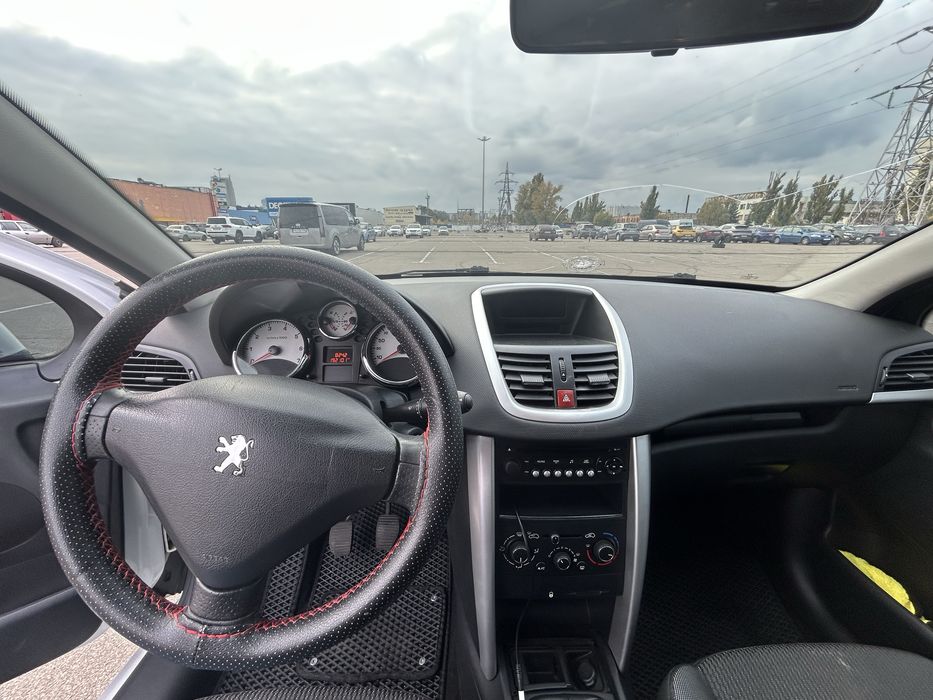 Продам Peugeot 207