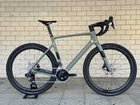Bicicleta Gravel Scott Addict com rodas carbono