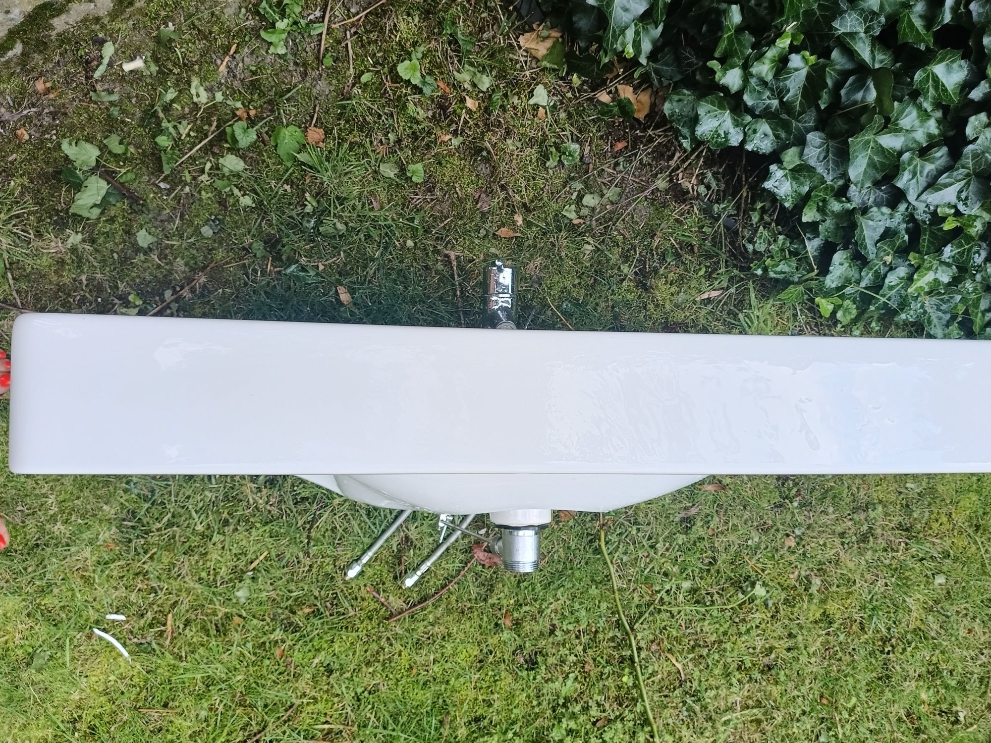 Umywalka Koło plus bateria Hansgrohe