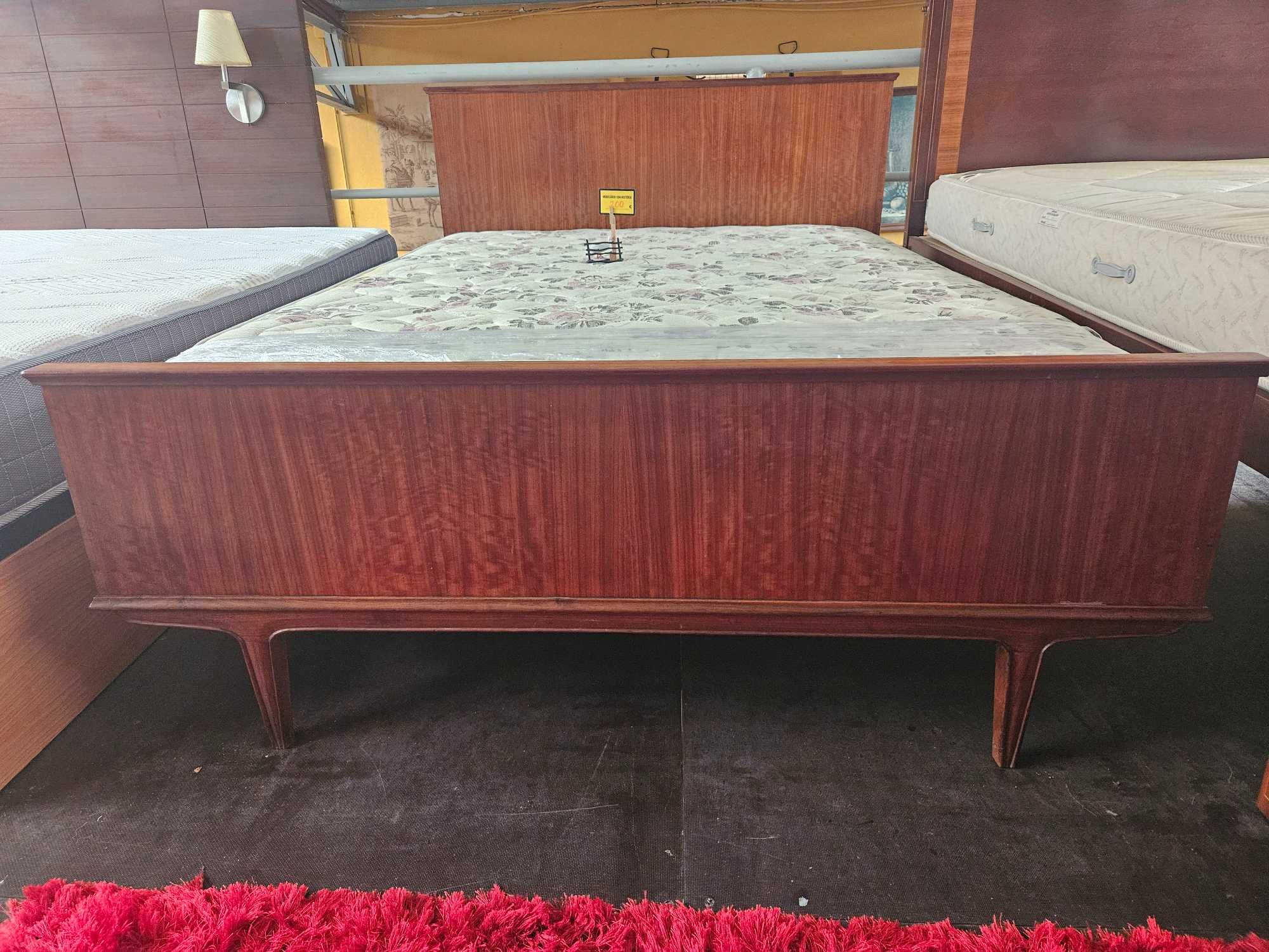Cama com estrado e colchão - óptimo estado geral