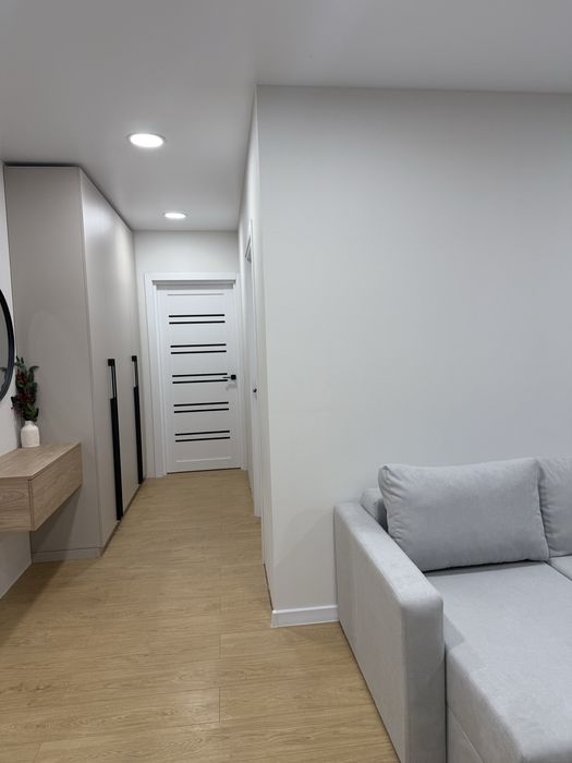 Продам 3-к квартиру з новим ремонтом — заїжджай і живи