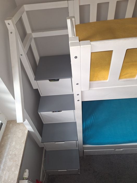 Łózko piętrowe domek