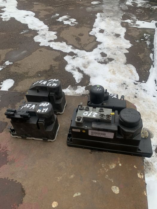 Продам компресор центральных замков мерседес 124 - 190 W 201 W 210