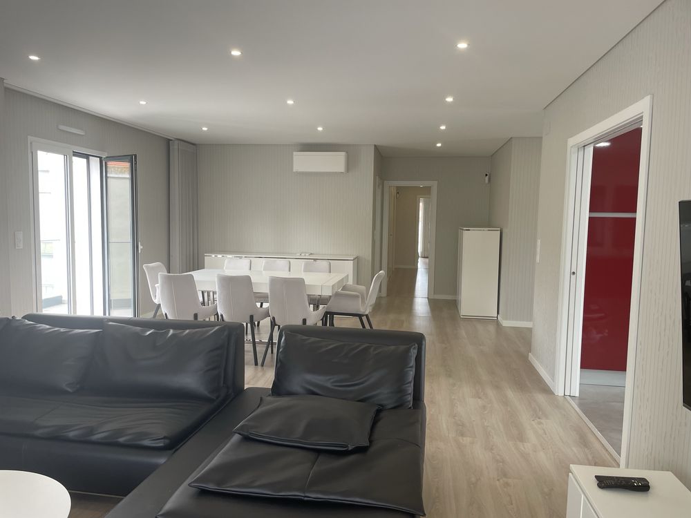 Arendamento T5 com 2 suites e terracos