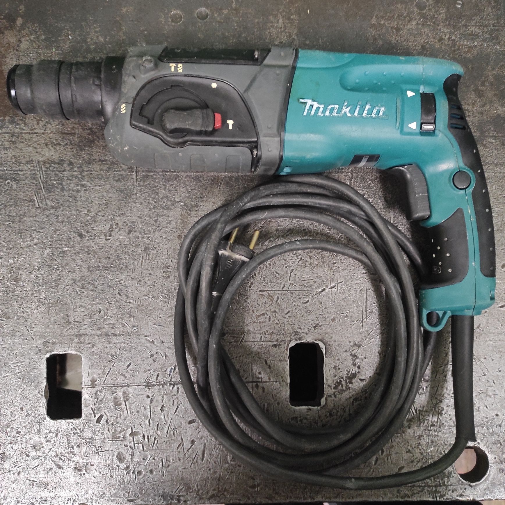 Продам перфоратор оригінал Makita 2470