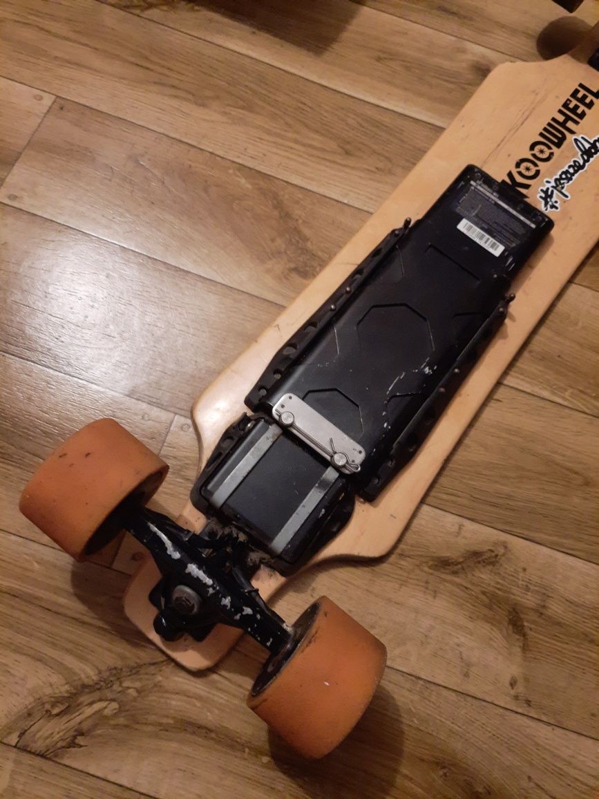 Deskorolka elektryczna koowheel longboard