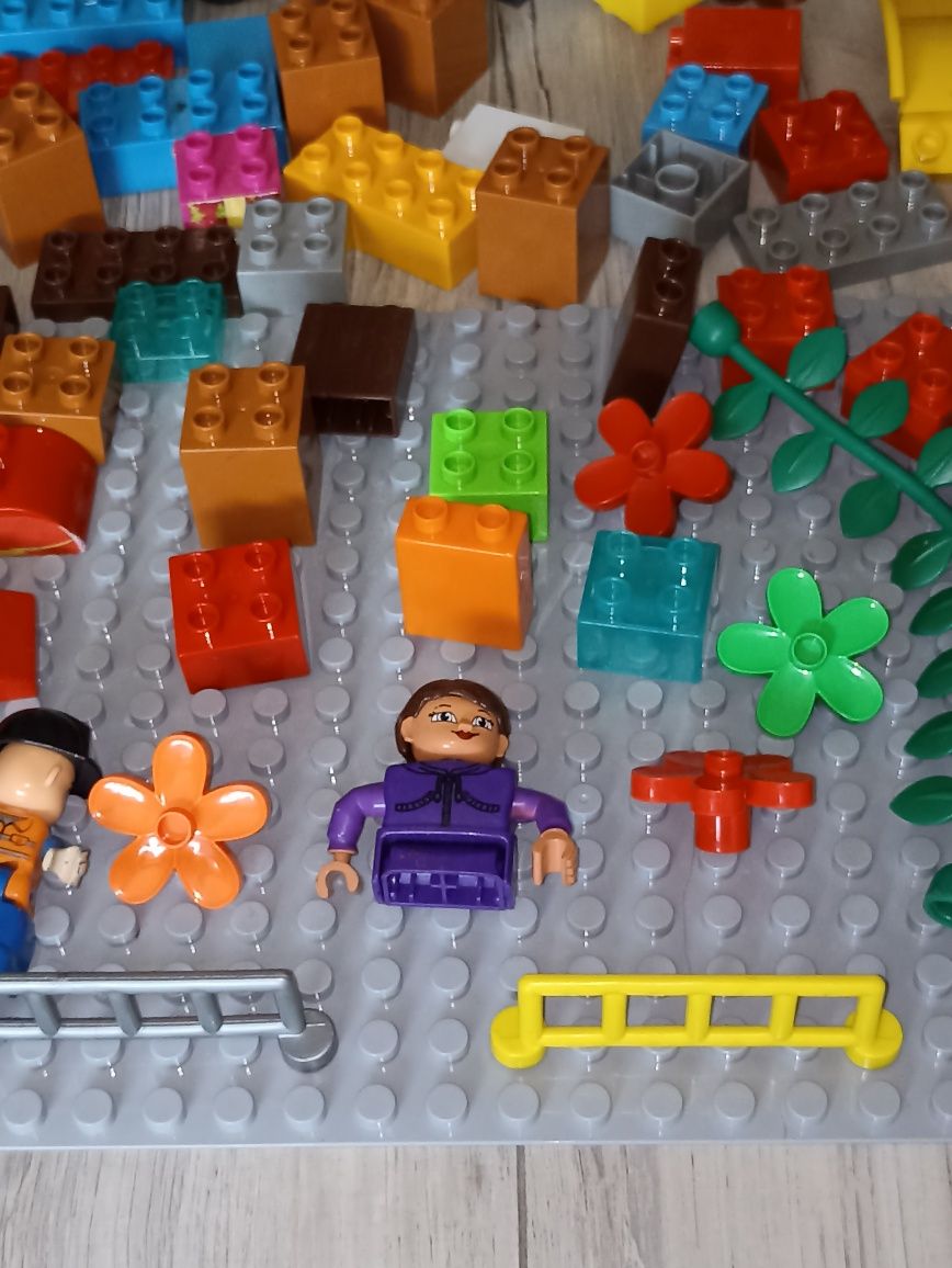 Mix klocków kompatybilnych z Lego Duplo ponad 1 kg płyty, figurki