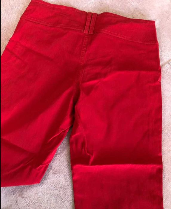 Calças curtas pela canela vermelhas - Zara