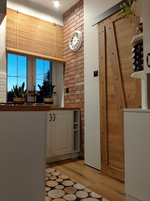 Mieszkanie z kominkiem w kamienicy Brzeziny