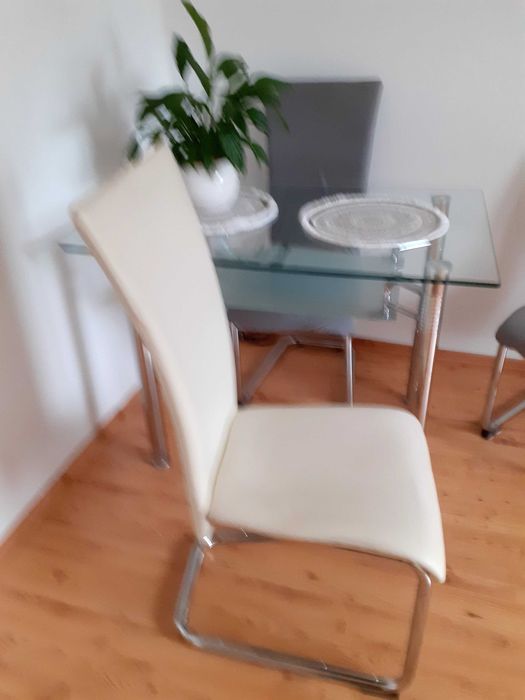 Sprzedam stół i 4 krzesła