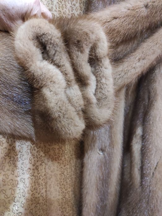 Шубка з норки в доброму стані