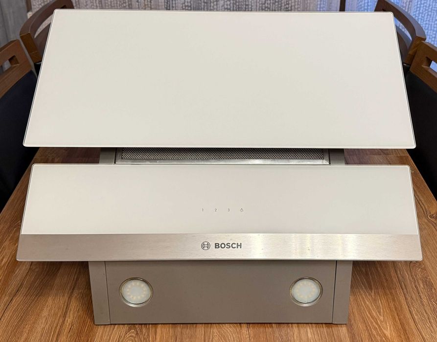 Okap naścienny BOSCH DWK065G20 szklany/biały