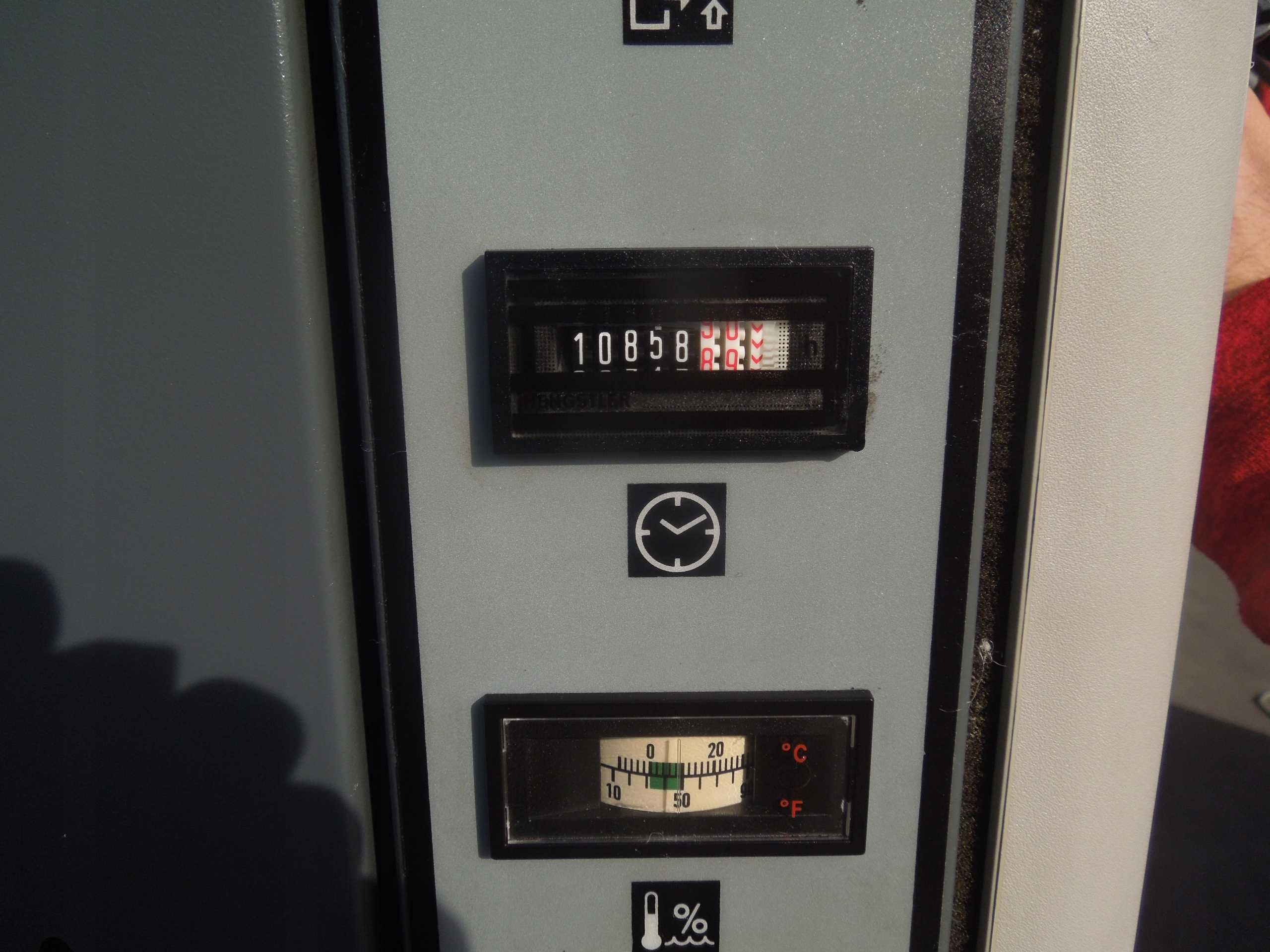 Sprężarka śrubowa ATLAS COPCO GX7FF maszyna  z osuszaczem.