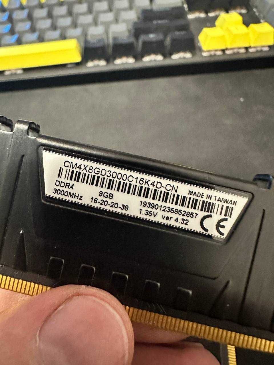 Оперативна Corsair Vengeance LPX Black DDR4 2x8GB